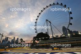 Kevin Magnussen (DEN) Renault Sport F1 Team RS16. 17.09.2016. Formula 1 World Championship, Rd 15, Singapore Grand Prix, Marina Bay Street Circuit, Singapore, Qualifying Day.