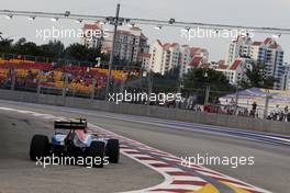 Pascal Wehrlein (GER) Manor Racing MRT05 with a broken rear wing. 17.09.2016. Formula 1 World Championship, Rd 15, Singapore Grand Prix, Marina Bay Street Circuit, Singapore, Qualifying Day.