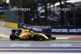 Kevin Magnussen (DEN) Renault Sport F1 Team RS16. 17.09.2016. Formula 1 World Championship, Rd 15, Singapore Grand Prix, Marina Bay Street Circuit, Singapore, Qualifying Day.