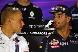 (L to R): Valtteri Bottas (FIN) Williams and Daniel Ricciardo (AUS) Red Bull Racing in the FIA Press Conference. 15.09.2016. Formula 1 World Championship, Rd 15, Singapore Grand Prix, Marina Bay Street Circuit, Singapore, Preparation Day.