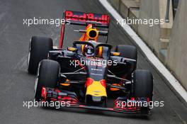 Pierre Gasly (FRA) Red Bull Racing RB12 Test Driver running the Halo cockpit cover. 12.07.2016. Formula One In-Season Testing, Day One, Silverstone, England. Tuesday.