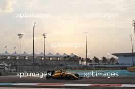 Kevin Magnussen (DEN) Renault Sport F1 Team RS16. 25.11.2016. Formula 1 World Championship, Rd 21, Abu Dhabi Grand Prix, Yas Marina Circuit, Abu Dhabi, Practice Day.