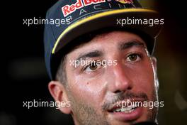 Daniel Ricciardo (AUS) Red Bull Racing  25.11.2016. Formula 1 World Championship, Rd 21, Abu Dhabi Grand Prix, Yas Marina Circuit, Abu Dhabi, Practice Day.