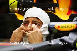 Daniel Ricciardo (AUS) Red Bull Racing RB12. 25.11.2016. Formula 1 World Championship, Rd 21, Abu Dhabi Grand Prix, Yas Marina Circuit, Abu Dhabi, Practice Day.