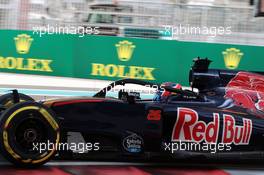 Daniil Kvyat (RUS) Scuderia Toro Rosso STR11 with a Halo cockpit cover. 25.11.2016. Formula 1 World Championship, Rd 21, Abu Dhabi Grand Prix, Yas Marina Circuit, Abu Dhabi, Practice Day.