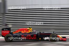 Max Verstappen (NLD) Red Bull Racing  25.11.2016. Formula 1 World Championship, Rd 21, Abu Dhabi Grand Prix, Yas Marina Circuit, Abu Dhabi, Practice Day.