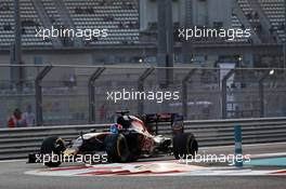 Daniil Kvyat (RUS) Scuderia Toro Rosso STR11 with a puncture in the second practice session. 25.11.2016. Formula 1 World Championship, Rd 21, Abu Dhabi Grand Prix, Yas Marina Circuit, Abu Dhabi, Practice Day.