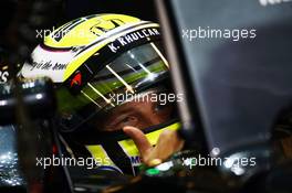 Jenson Button (GBR) McLaren MP4-31. 25.11.2016. Formula 1 World Championship, Rd 21, Abu Dhabi Grand Prix, Yas Marina Circuit, Abu Dhabi, Practice Day.