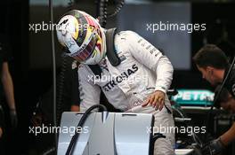 Lewis Hamilton (GBR) Mercedes AMG F1 W07 Hybrid. 25.11.2016. Formula 1 World Championship, Rd 21, Abu Dhabi Grand Prix, Yas Marina Circuit, Abu Dhabi, Practice Day.