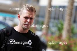 Kevin Magnussen (DEN) Renault Sport F1 Team. 25.11.2016. Formula 1 World Championship, Rd 21, Abu Dhabi Grand Prix, Yas Marina Circuit, Abu Dhabi, Practice Day.