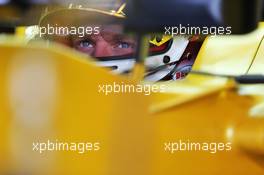 Kevin Magnussen (DEN) Renault Sport F1 Team RS16. 25.11.2016. Formula 1 World Championship, Rd 21, Abu Dhabi Grand Prix, Yas Marina Circuit, Abu Dhabi, Practice Day.