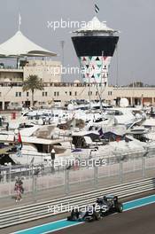 Lewis Hamilton (GBR) Mercedes AMG F1 W07 Hybrid. 25.11.2016. Formula 1 World Championship, Rd 21, Abu Dhabi Grand Prix, Yas Marina Circuit, Abu Dhabi, Practice Day.