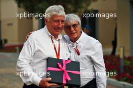 (L to R): Herbie Blash (GBR) FIA Delegate with Bernie Ecclestone (GBR). 25.11.2016. Formula 1 World Championship, Rd 21, Abu Dhabi Grand Prix, Yas Marina Circuit, Abu Dhabi, Practice Day.