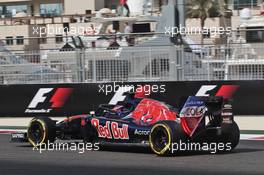 Daniil Kvyat (RUS) Scuderia Toro Rosso STR11 with a Halo cockpit cover. 25.11.2016. Formula 1 World Championship, Rd 21, Abu Dhabi Grand Prix, Yas Marina Circuit, Abu Dhabi, Practice Day.