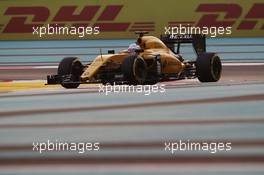 Kevin Magnussen (DEN) Renault Sport F1 Team RS16. 25.11.2016. Formula 1 World Championship, Rd 21, Abu Dhabi Grand Prix, Yas Marina Circuit, Abu Dhabi, Practice Day.