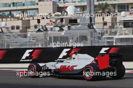 Esteban Gutierrez (MEX) Haas F1 Team VF-16. 25.11.2016. Formula 1 World Championship, Rd 21, Abu Dhabi Grand Prix, Yas Marina Circuit, Abu Dhabi, Practice Day.