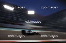 Lewis Hamilton (GBR) Mercedes AMG F1 W07 Hybrid. 25.11.2016. Formula 1 World Championship, Rd 21, Abu Dhabi Grand Prix, Yas Marina Circuit, Abu Dhabi, Practice Day.