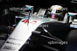 Lewis Hamilton (GBR) Mercedes AMG F1 W07 Hybrid. 25.11.2016. Formula 1 World Championship, Rd 21, Abu Dhabi Grand Prix, Yas Marina Circuit, Abu Dhabi, Practice Day.