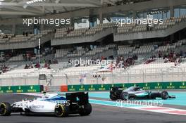 Lewis Hamilton (GBR) Mercedes AMG F1 W07 Hybrid spins in the first practice session. 25.11.2016. Formula 1 World Championship, Rd 21, Abu Dhabi Grand Prix, Yas Marina Circuit, Abu Dhabi, Practice Day.