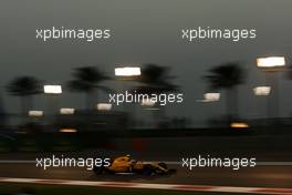 Jolyon Palmer (GBR) Renault Sport F1 Team RS16 sends sparks flying. 25.11.2016. Formula 1 World Championship, Rd 21, Abu Dhabi Grand Prix, Yas Marina Circuit, Abu Dhabi, Practice Day.