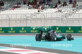 Lewis Hamilton (GBR) Mercedes AMG F1 W07 Hybrid spins in the first practice session. 25.11.2016. Formula 1 World Championship, Rd 21, Abu Dhabi Grand Prix, Yas Marina Circuit, Abu Dhabi, Practice Day.