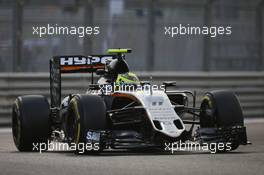 Sergio Perez (MEX) Sahara Force India F1 VJM09. 25.11.2016. Formula 1 World Championship, Rd 21, Abu Dhabi Grand Prix, Yas Marina Circuit, Abu Dhabi, Practice Day.
