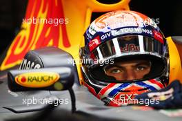 Max Verstappen (NLD) Red Bull Racing RB12. 25.11.2016. Formula 1 World Championship, Rd 21, Abu Dhabi Grand Prix, Yas Marina Circuit, Abu Dhabi, Practice Day.