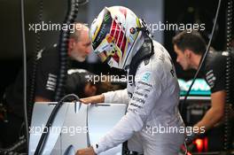 Lewis Hamilton (GBR) Mercedes AMG F1 W07 Hybrid. 25.11.2016. Formula 1 World Championship, Rd 21, Abu Dhabi Grand Prix, Yas Marina Circuit, Abu Dhabi, Practice Day.