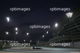 Lewis Hamilton (GBR) Mercedes AMG F1 W07 Hybrid. 25.11.2016. Formula 1 World Championship, Rd 21, Abu Dhabi Grand Prix, Yas Marina Circuit, Abu Dhabi, Practice Day.