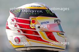 Helmet of Lewis Hamilton (GBR) Mercedes AMG F1   25.11.2016. Formula 1 World Championship, Rd 21, Abu Dhabi Grand Prix, Yas Marina Circuit, Abu Dhabi, Practice Day.