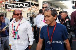 Alain Prost (FRA) on the grid. 27.11.2016. Formula 1 World Championship, Rd 21, Abu Dhabi Grand Prix, Yas Marina Circuit, Abu Dhabi, Race Day.