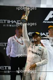 1st place Lewis Hamilton (GBR) Mercedes AMG F1 W07 . 27.11.2016. Formula 1 World Championship, Rd 21, Abu Dhabi Grand Prix, Yas Marina Circuit, Abu Dhabi, Race Day.