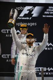 1st place Lewis Hamilton (GBR) Mercedes AMG F1 W07 . 27.11.2016. Formula 1 World Championship, Rd 21, Abu Dhabi Grand Prix, Yas Marina Circuit, Abu Dhabi, Race Day.