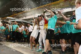 Nico Rosberg (GER) Mercedes AMG Petronas F1 W07 celebrates winning the world championship with  Vivian Rosberg (GER),  his friends and team. 27.11.2016. Formula 1 World Championship, Rd 21, Abu Dhabi Grand Prix, Yas Marina Circuit, Abu Dhabi, Race Day.