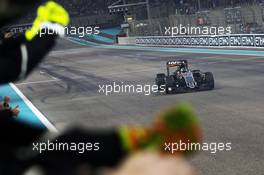 Nico Hulkenberg (GER) Sahara Force India F1 VJM09 celebrates fourth place in the constructors' championship as he passes the team at the end of the race. 27.11.2016. Formula 1 World Championship, Rd 21, Abu Dhabi Grand Prix, Yas Marina Circuit, Abu Dhabi, Race Day.