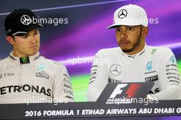 (L to R): Nico Rosberg (GER) Mercedes AMG F1 in the FIA Press Conference with team mate Lewis Hamilton (GBR) Mercedes AMG F1. 27.11.2016. Formula 1 World Championship, Rd 21, Abu Dhabi Grand Prix, Yas Marina Circuit, Abu Dhabi, Race Day.