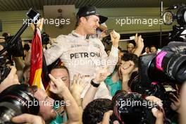 Nico Rosberg (GER) Mercedes AMG F1 celebrates his World Championship with the team. 27.11.2016. Formula 1 World Championship, Rd 21, Abu Dhabi Grand Prix, Yas Marina Circuit, Abu Dhabi, Race Day.