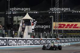 Sergio Perez (MEX) Sahara Force India F1 VJM09 takes the chequered flag at the end of the race securing fourth position in the Constructors' Championship. 27.11.2016. Formula 1 World Championship, Rd 21, Abu Dhabi Grand Prix, Yas Marina Circuit, Abu Dhabi, Race Day.
