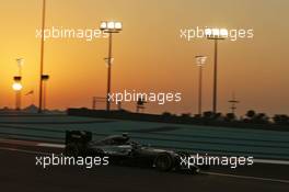 Nico Rosberg (GER) Mercedes AMG F1 W07 Hybrid. 27.11.2016. Formula 1 World Championship, Rd 21, Abu Dhabi Grand Prix, Yas Marina Circuit, Abu Dhabi, Race Day.