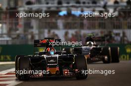 Daniil Kvyat (RUS) Scuderia Toro Rosso STR11. 27.11.2016. Formula 1 World Championship, Rd 21, Abu Dhabi Grand Prix, Yas Marina Circuit, Abu Dhabi, Race Day.