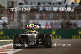 Sergio Perez (MEX) Sahara Force India F1 VJM09. 27.11.2016. Formula 1 World Championship, Rd 21, Abu Dhabi Grand Prix, Yas Marina Circuit, Abu Dhabi, Race Day.