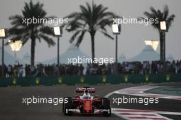Sebastian Vettel (GER) Ferrari SF16-H. 27.11.2016. Formula 1 World Championship, Rd 21, Abu Dhabi Grand Prix, Yas Marina Circuit, Abu Dhabi, Race Day.