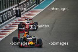 Daniel Ricciardo (AUS) Red Bull Racing RB12. 27.11.2016. Formula 1 World Championship, Rd 21, Abu Dhabi Grand Prix, Yas Marina Circuit, Abu Dhabi, Race Day.