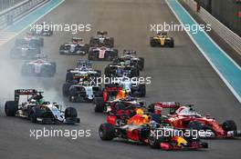 Nico Hulkenberg (GER) Sahara Force India F1 VJM09 and Max Verstappen (NLD) Red Bull Racing RB12 at the start of the race. 27.11.2016. Formula 1 World Championship, Rd 21, Abu Dhabi Grand Prix, Yas Marina Circuit, Abu Dhabi, Race Day.
