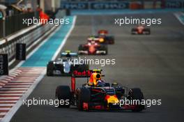 Max Verstappen (NLD) Red Bull Racing RB12. 27.11.2016. Formula 1 World Championship, Rd 21, Abu Dhabi Grand Prix, Yas Marina Circuit, Abu Dhabi, Race Day.
