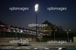 Lewis Hamilton (GBR) Mercedes AMG F1 W07 Hybrid. 27.11.2016. Formula 1 World Championship, Rd 21, Abu Dhabi Grand Prix, Yas Marina Circuit, Abu Dhabi, Race Day.