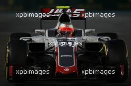 Esteban Gutierrez (MEX) Haas F1 Team VF-16. 27.11.2016. Formula 1 World Championship, Rd 21, Abu Dhabi Grand Prix, Yas Marina Circuit, Abu Dhabi, Race Day.