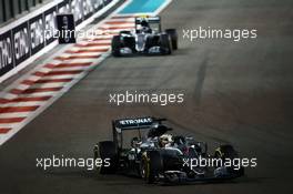Lewis Hamilton (GBR) Mercedes AMG F1 W07 Hybrid. 27.11.2016. Formula 1 World Championship, Rd 21, Abu Dhabi Grand Prix, Yas Marina Circuit, Abu Dhabi, Race Day.