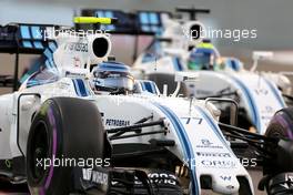 Valtteri Bottas (FIN) Williams F1 Team and Felipe Massa (BRA) Williams F1 Team  27.11.2016. Formula 1 World Championship, Rd 21, Abu Dhabi Grand Prix, Yas Marina Circuit, Abu Dhabi, Race Day.