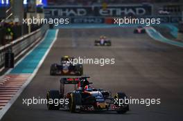 Daniil Kvyat (RUS) Scuderia Toro Rosso STR11. 27.11.2016. Formula 1 World Championship, Rd 21, Abu Dhabi Grand Prix, Yas Marina Circuit, Abu Dhabi, Race Day.
